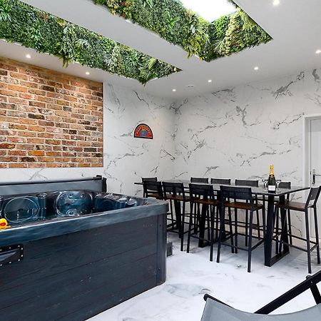 23 Trafalgar Square With Hot Tub And Cinema 스카버러 외부 사진