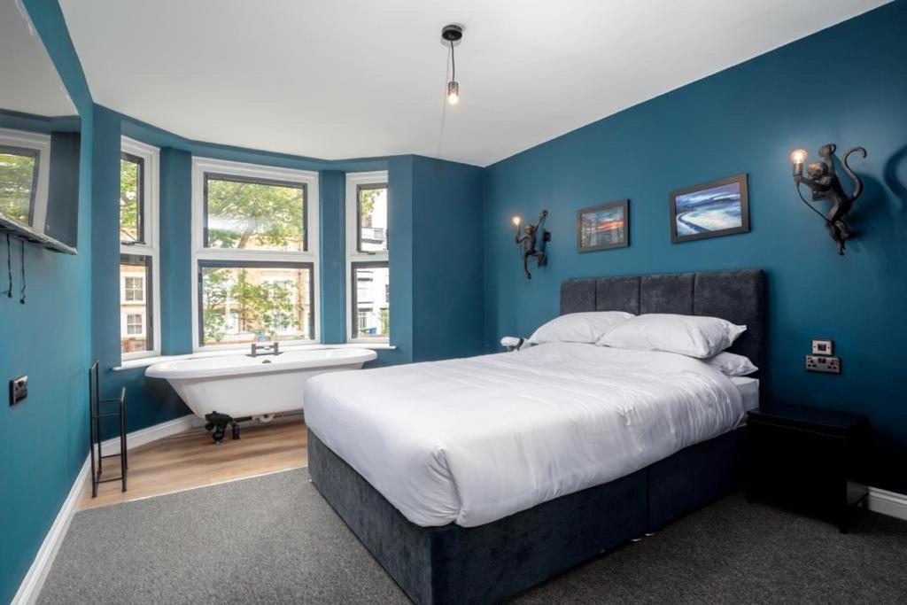 23 Trafalgar Square With Hot Tub And Cinema 스카버러 외부 사진