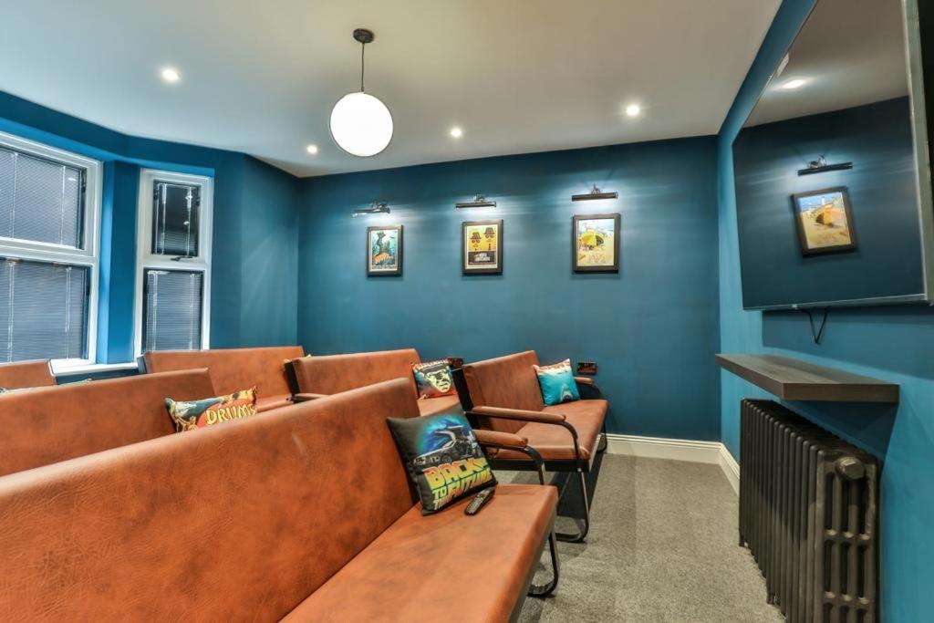 23 Trafalgar Square With Hot Tub And Cinema 스카버러 외부 사진